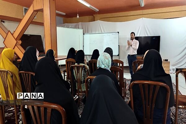 برگزاری‌آموزش‌های مهارت‌ و یادگیری‌ در تابستان شاد مدرسه فرزانگان ورامین