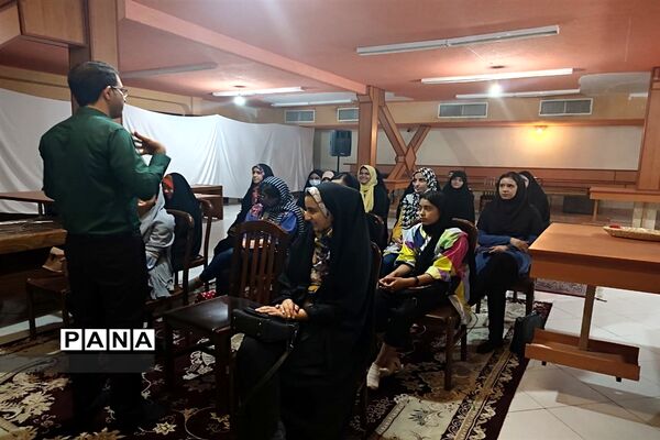 برگزاری‌آموزش‌های مهارت‌ و یادگیری‌ در تابستان شاد مدرسه فرزانگان ورامین