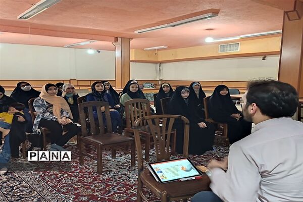 برگزاری‌آموزش‌های مهارت‌ و یادگیری‌ در تابستان شاد مدرسه فرزانگان ورامین