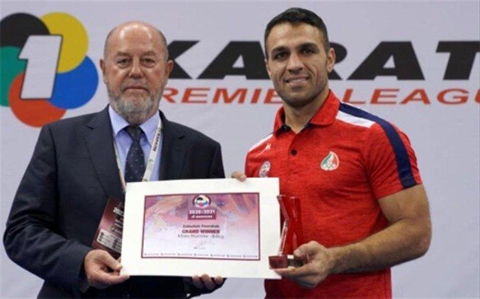 پورشیب جایزه خود را از رئیس فدراسیون جهانی دریافت کرد