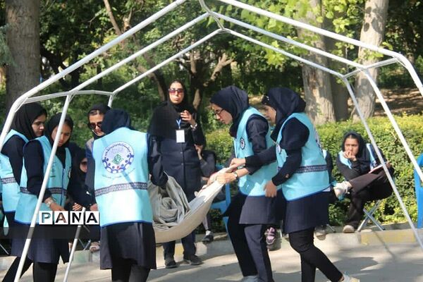 دوره آموزش چادرزنی و اسکان در طبیعت، در اردوی قطبی دختران