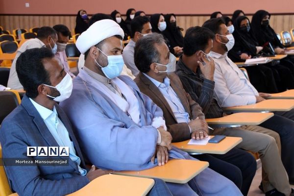 نشست مدیران مدارس روستایی ناحیه یک بندرعباس