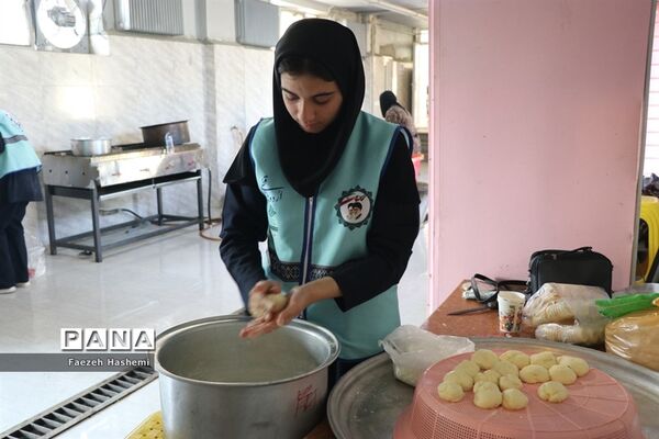 نشست جهاد تبیین اعضای دختر سازمان دانش‌آموزی در اردوی قطب 5 آذربایجان غربی