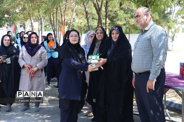 نشست جهاد تبیین اعضای دختر سازمان دانش‌آموزی در اردوی قطب 5 آذربایجان غربی