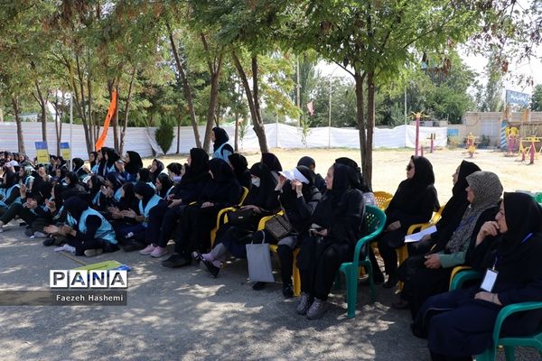 نشست جهاد تبیین اعضای دختر سازمان دانش‌آموزی در اردوی قطب 5 آذربایجان غربی