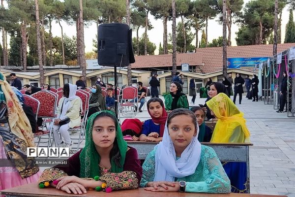 برگزاری همایش تامین دو هزار بسته  لوازم التحریر برای دانش‌آموزان سزاوار و بی سرپرست در شیراز