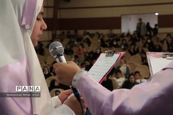 آیین اعطای گواهینامه قرآنی در آباده