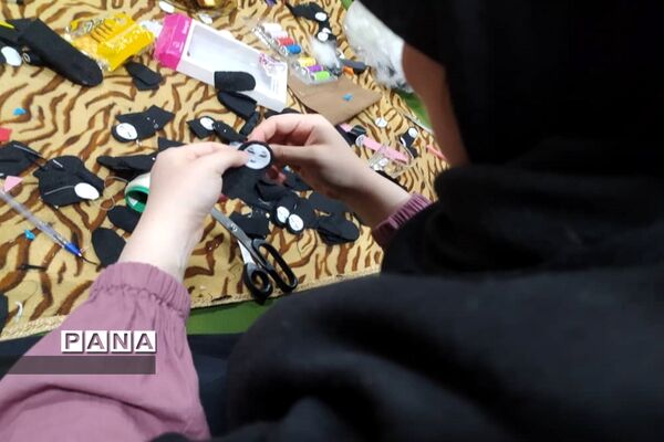 تهیه بسته‌های اهدایی برای شاد کردن زواران کوچک اربعین حسینی در کرج