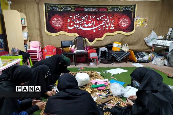 تهیه بسته‌های اهدایی برای شاد کردن زواران کوچک اربعین حسینی در کرج