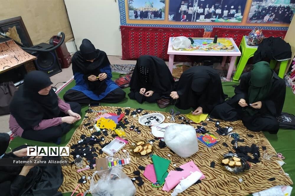 تهیه بسته‌های اهدایی برای شاد کردن زواران کوچک اربعین حسینی در کرج