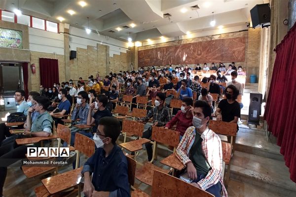 ویژه‌برنامه ورود دانش‌آموزان پایه دهم به مدرسه توحید