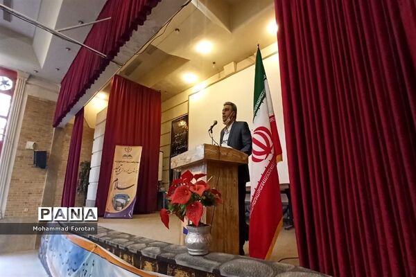 ویژه‌برنامه ورود دانش‌آموزان پایه دهم به مدرسه توحید