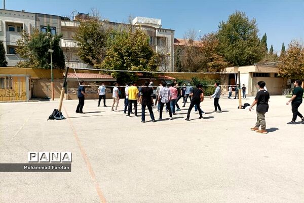 ویژه‌برنامه ورود دانش‌آموزان پایه دهم به مدرسه توحید