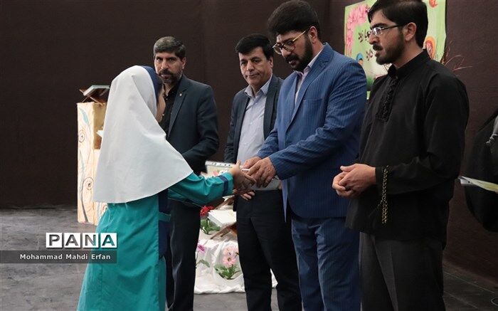 تجلیل از دانش‌آموزان برگزیدگان قرآنی شهرستان آباد‌ه/ فیلم