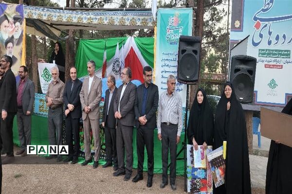 حضور دانش‌آموزان یزد در اردوی قطب اصفهان