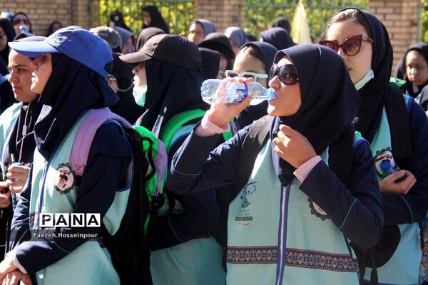 کوه‌پیمایی دانش‌آموزان عضو سازمان دانش‌آموزی اردو قطبی در دماوند