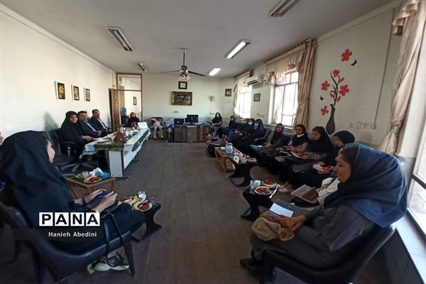 جلسه شورای برنامه‌ریزی و هم‌اندیشی مربیان در کانون حضرت زینب(س)ناحیه سه شیراز