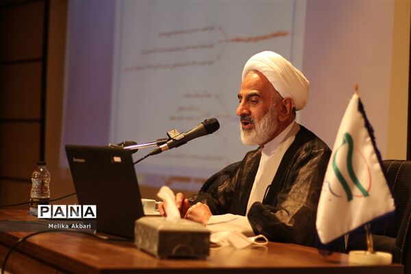 حضور سردار سلامی، در جلسه دانش‌افزایی و توانمندسازی اساتید بسیجی
