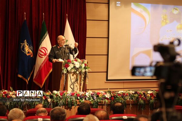 حضور سردار سلامی، در جلسه دانش‌افزایی و توانمندسازی اساتید بسیجی