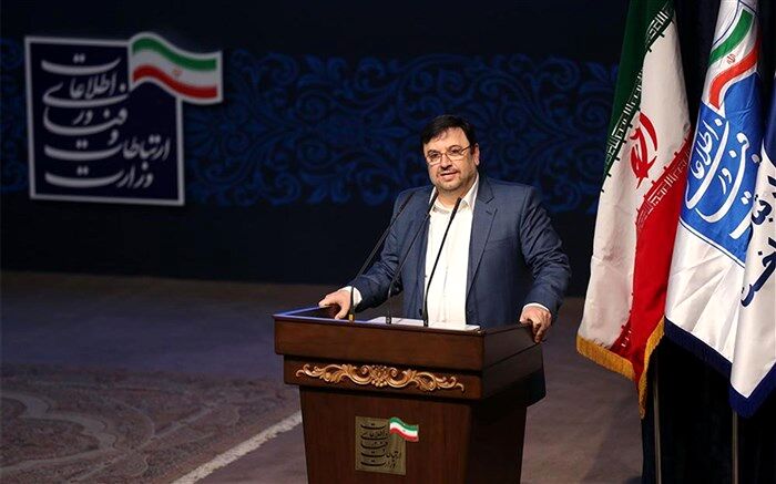 دروس سواد فضای مجازی باید در نظام آموزشی مدارس وارد شود