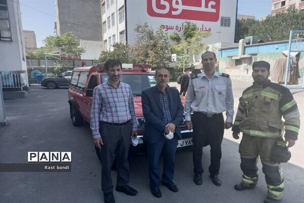 آموزش دوام و ایمنی آتش‌نشانی در دبیرستان فرهنگ منطقه ۱۳