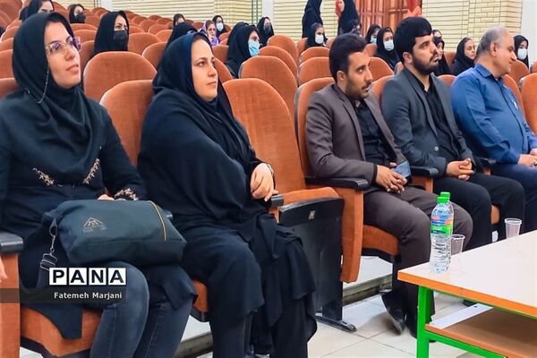 دیدار رئیس سازمان دانش‌آموزی فارس با دانش‌آموزان و مربیان در فیروزآباد