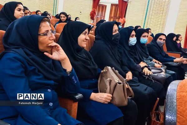 دیدار رئیس سازمان دانش‌آموزی فارس با دانش‌آموزان و مربیان در فیروزآباد