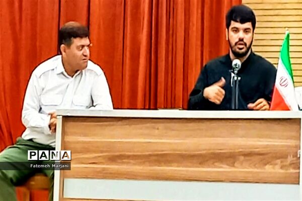 دیدار رئیس سازمان دانش‌آموزی فارس با دانش‌آموزان و مربیان در فیروزآباد
