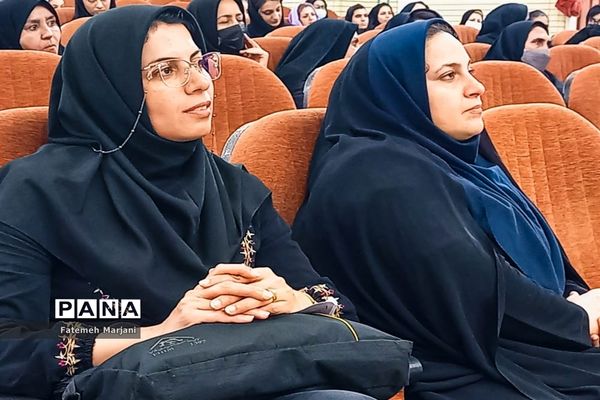 دیدار رئیس سازمان دانش‌آموزی فارس با دانش‌آموزان و مربیان در فیروزآباد