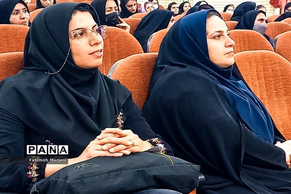 دیدار رئیس سازمان دانش‌آموزی فارس با دانش‌آموزان و مربیان در فیروزآباد