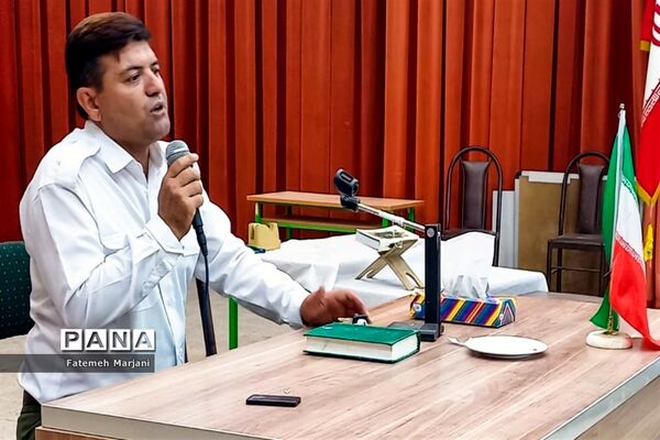 دیدار رئیس سازمان دانش‌آموزی فارس با دانش‌آموزان و مربیان در فیروزآباد