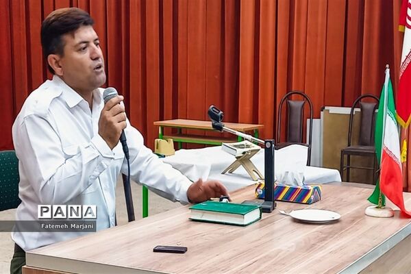 دیدار رئیس سازمان دانش‌آموزی فارس با دانش‌آموزان و مربیان در فیروزآباد