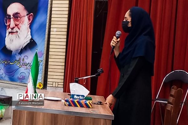 دیدار رئیس سازمان دانش‌آموزی فارس با دانش‌آموزان و مربیان در فیروزآباد