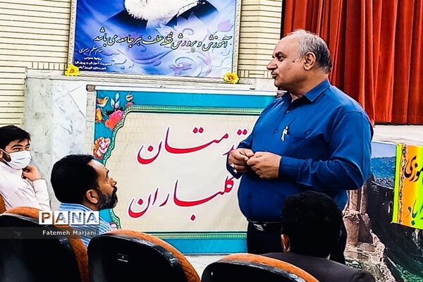 دیدار رئیس سازمان دانش‌آموزی فارس با دانش‌آموزان و مربیان در فیروزآباد