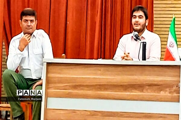 دیدار رئیس سازمان دانش‌آموزی فارس با دانش‌آموزان و مربیان در فیروزآباد