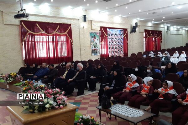 دیدار رئیس سازمان دانش‌آموزی فارس با مربیان و دانش‌آموزان در سروستان