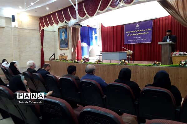 دیدار رئیس سازمان دانش‌آموزی فارس با مربیان و دانش‌آموزان در سروستان
