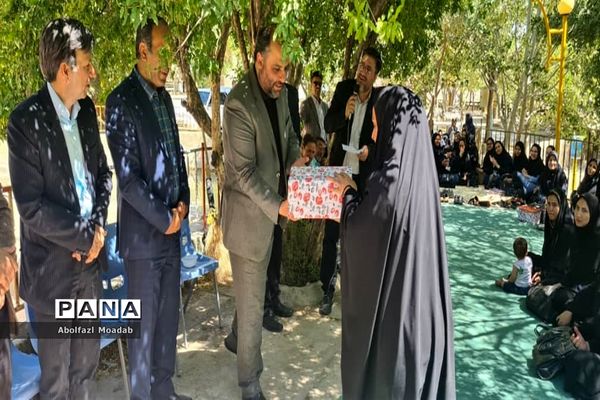 تجلیل از بهورزان نمونه کاشمری