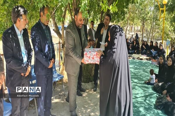 تجلیل از بهورزان نمونه کاشمری