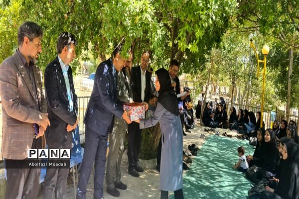 تجلیل از بهورزان نمونه کاشمری