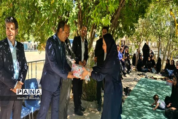 تجلیل از بهورزان نمونه کاشمری