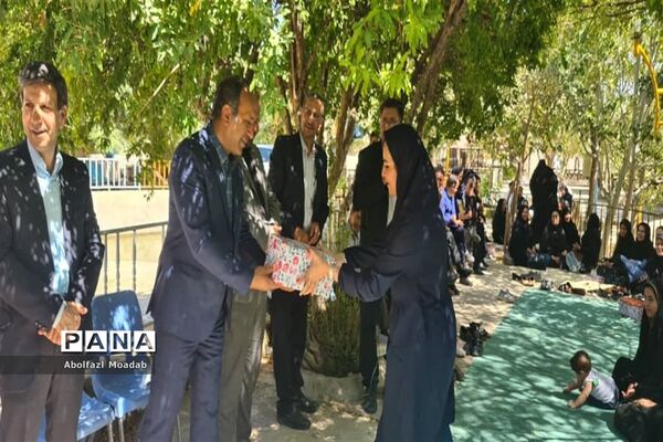 تجلیل از بهورزان نمونه کاشمری