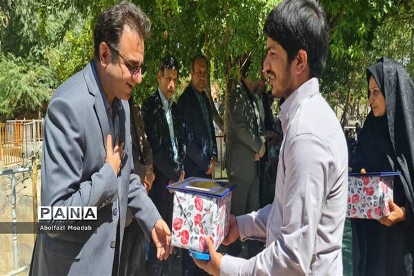 تجلیل از بهورزان نمونه کاشمری