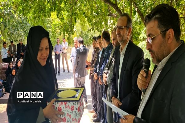 تجلیل از بهورزان نمونه کاشمری