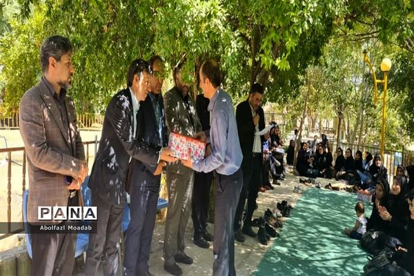 تجلیل از بهورزان نمونه کاشمری