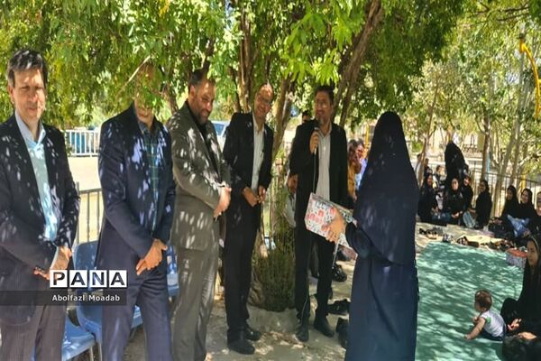 تجلیل از بهورزان نمونه کاشمری