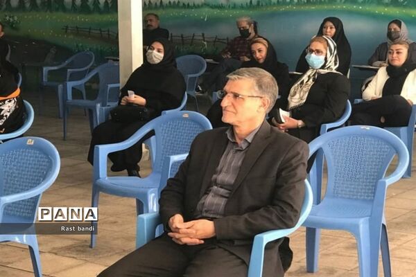 قدردانی از اعضای انجمن اولیا دبیرستان ادیب منطقه ۱۳