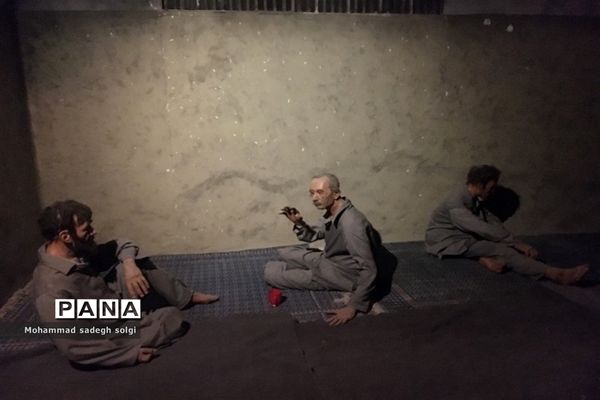 بازدید دانش‌آموزان علامه حلی ۴  از موزه عبرت