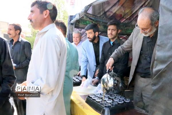 پذیرایی از زائران پاکستانی اربعین در مجتمع ورزشی شهید بهشتی زاهدان