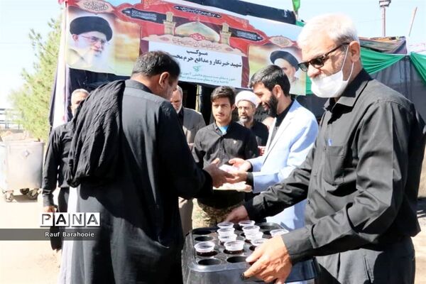 پذیرایی از زائران پاکستانی اربعین در مجتمع ورزشی شهید بهشتی زاهدان